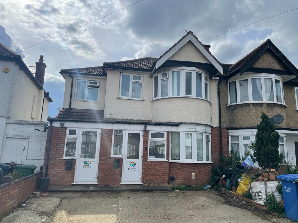 4 Bedroom Flat To Rent in Harrow