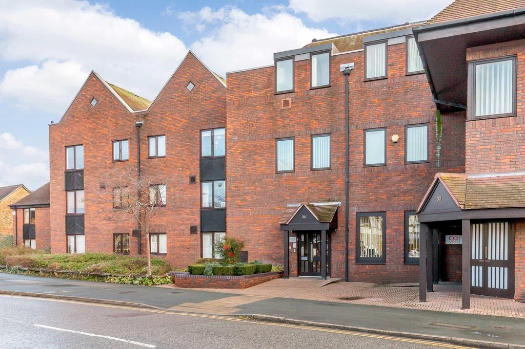 Cobham Gate, Freelands Road, Cobham, KT11 1 bed apartment £1,000 pcm
