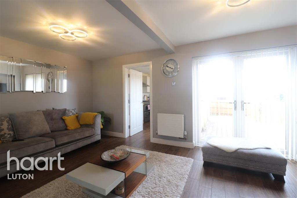 Julius Gardens, Luton 3 bed semidetached house £1,400 pcm (£323 pw)
