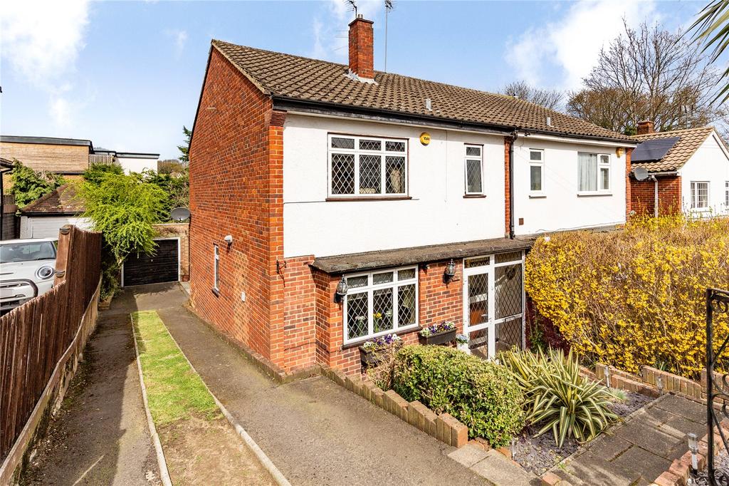 Marjorams Avenue, Loughton, IG10 3 bed semidetached house for sale £