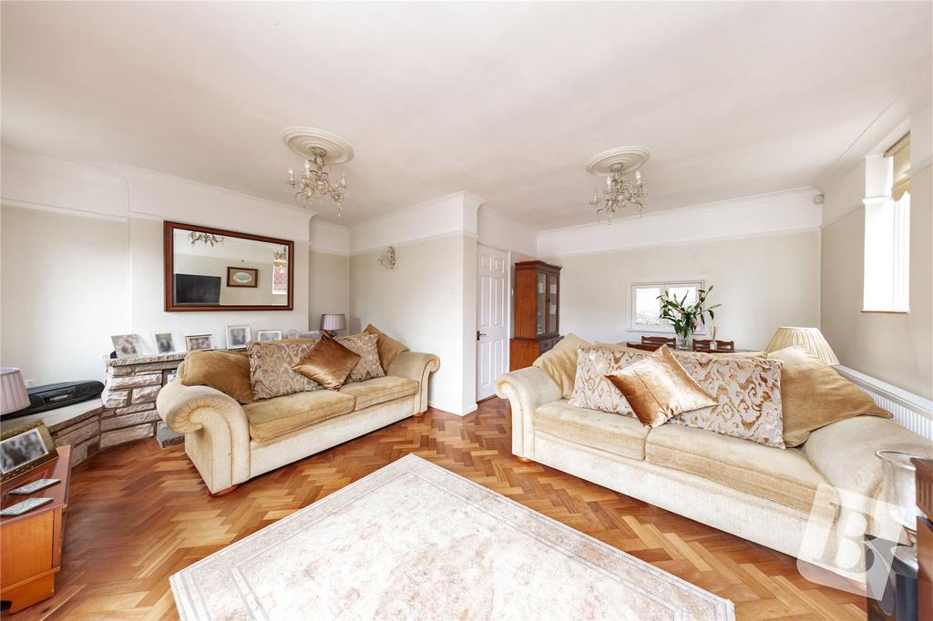 Marjorams Avenue, Loughton, IG10 3 bed semidetached house £625,000