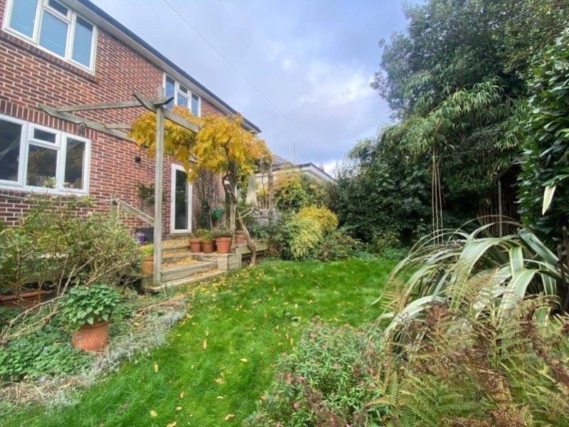 Bournemouth Road, Ashley Cross, Poole 5 bed detached house £2,250 pcm