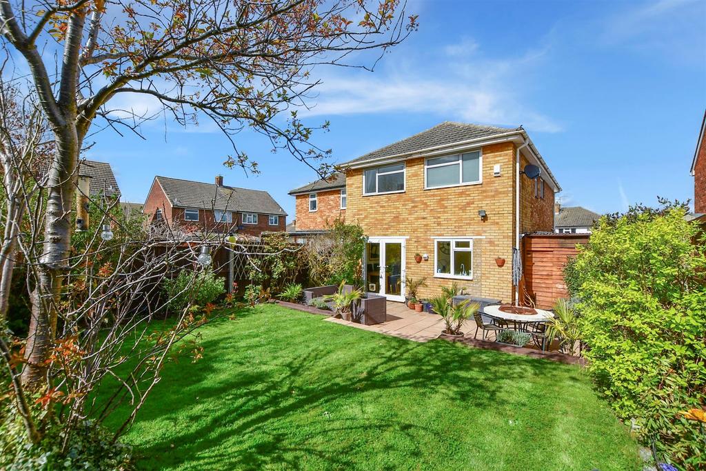 Robson Drive, Aylesford, Kent 3 bed semidetached house £425,000