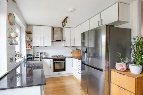 6 Elmcroft Close, London, W5 2HQ