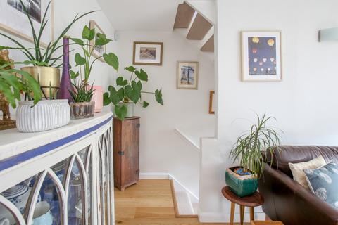 6 Elmcroft Close, London, W5 2HQ