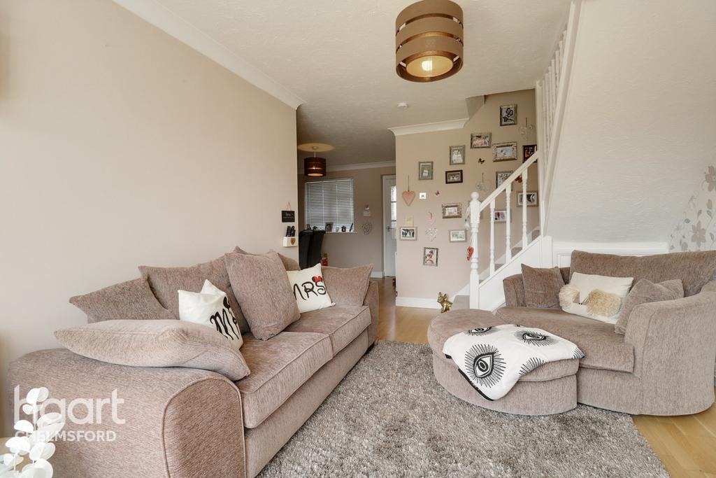 Petunia Crescent, Chelmsford 3 bed terraced house £375,000