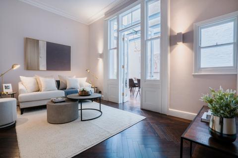 Knightsbridge, London, SW7