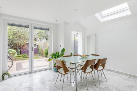 32 Brouncker Road, London, W3 8AQ