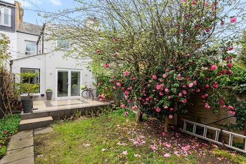 32 Brouncker Road, London, W3 8AQ