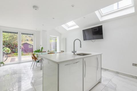 32 Brouncker Road, London, W3 8AQ