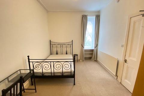 3 bedroom flat to rent, Dalkeith Road, Newington, Edinburgh, EH16