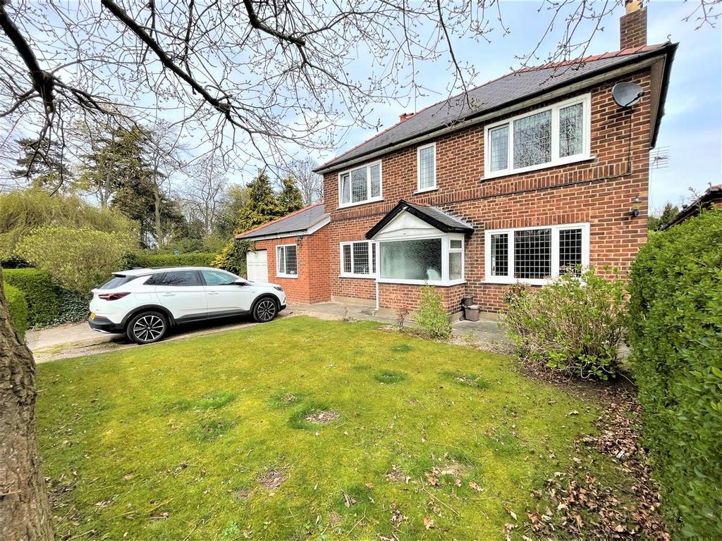 Oakfield Drive, Chester 3 bed detached house £400,000