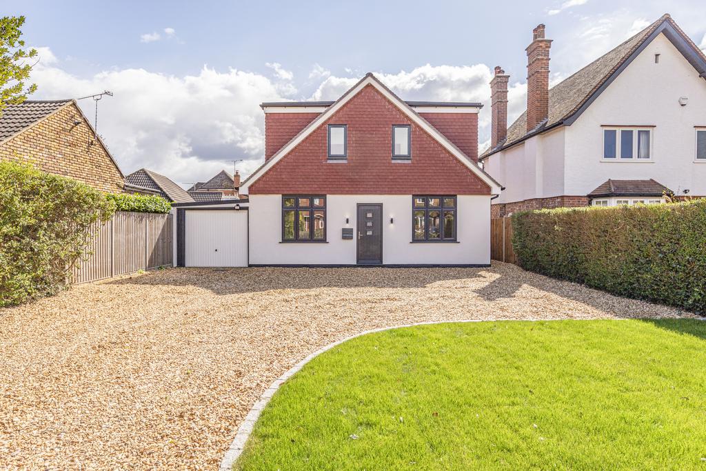Slade Road, Ottershaw KT16 4 bed detached house £800,000