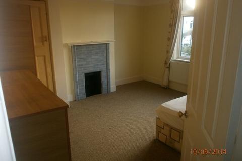 5 bedroom end of terrace house to rent, Mill Lane,  Romford, RM6