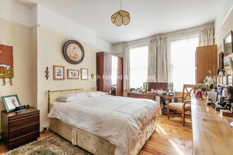 26 Bargery Road, London, SE6 2LN