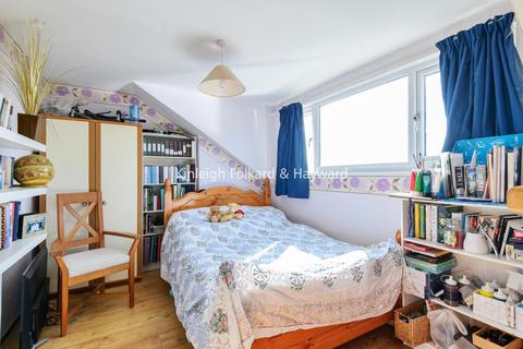 26 Bargery Road, London, SE6 2LN