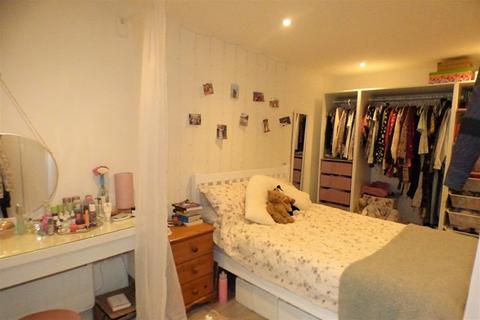 1 bedroom flat to rent, Refurbished ground floor flat