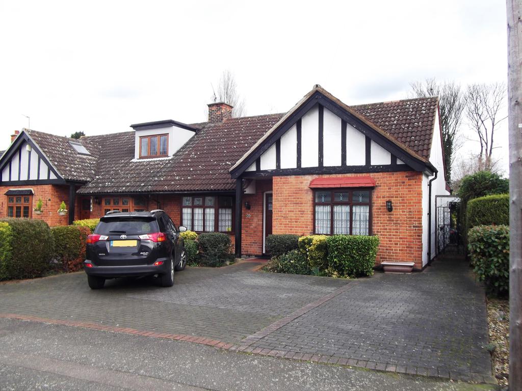 New Place Gardens, Upminster RM14 3 bed semidetached bungalow £750,000