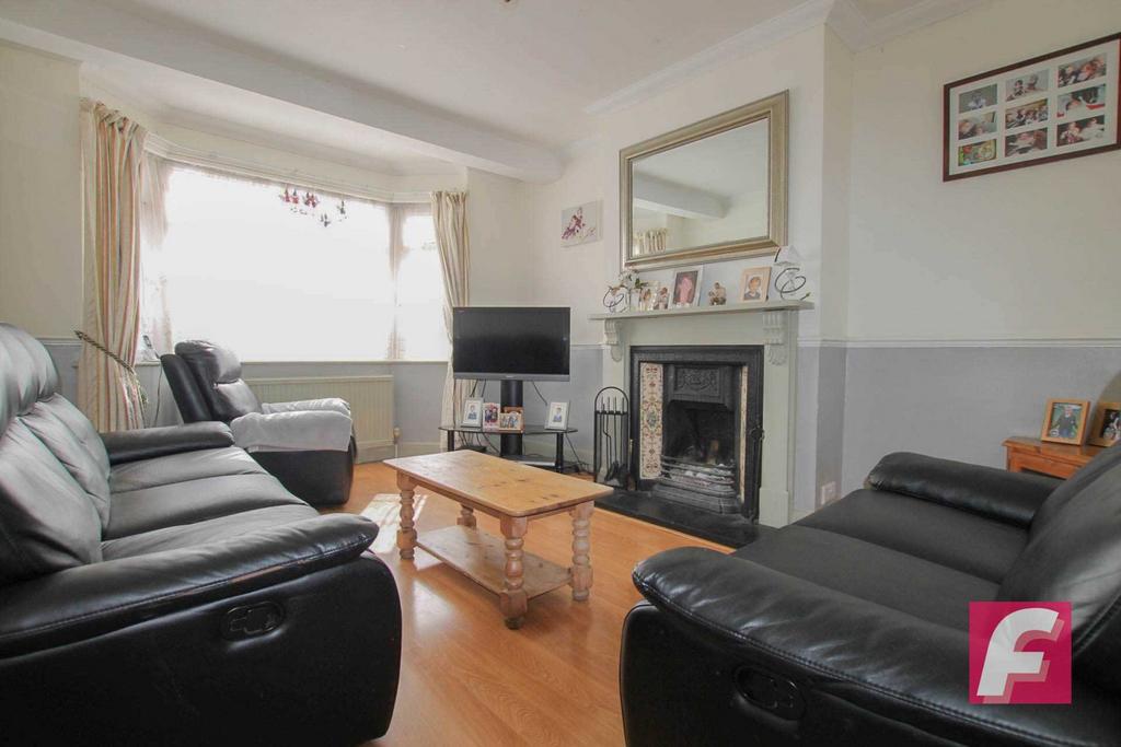 Radlett Road, Watford 3 bed semidetached bungalow for sale £550,000