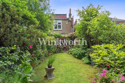 5 bedroom semi-detached house for sale, Derwent Road, London, N13