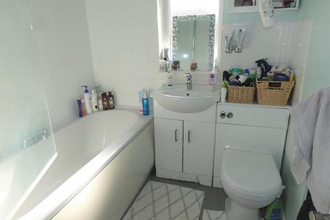 2 bedroom flat to rent, Brunswest Court, Parliament Street