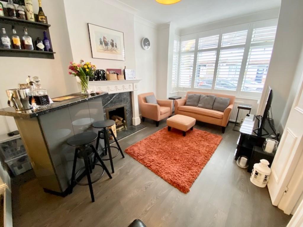 Wallace Crescent, Carshalton 4 bed semidetached house £585,000