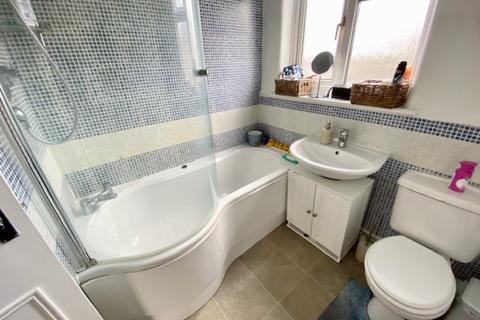 19 Wallace Crescent, Carshalton, SM5 3SU