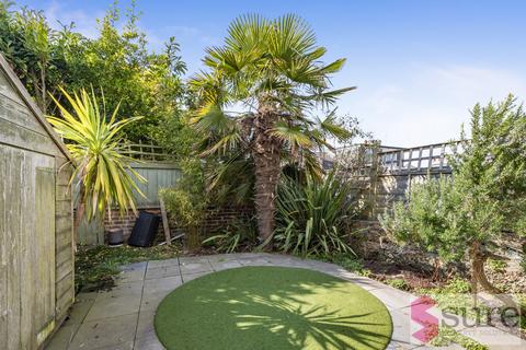 2 bedroom terraced house to rent, Carlyle Street, Brighton