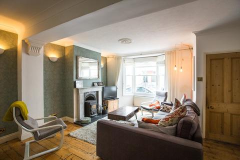 2 bedroom terraced house to rent, Carlyle Street, Brighton