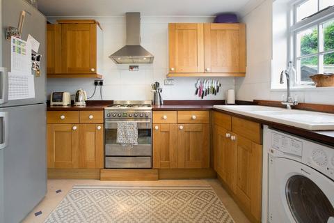 2 bedroom terraced house to rent, Carlyle Street, Brighton