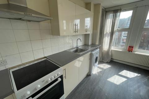 1 bedroom apartment to rent, Priory Road, Hp13