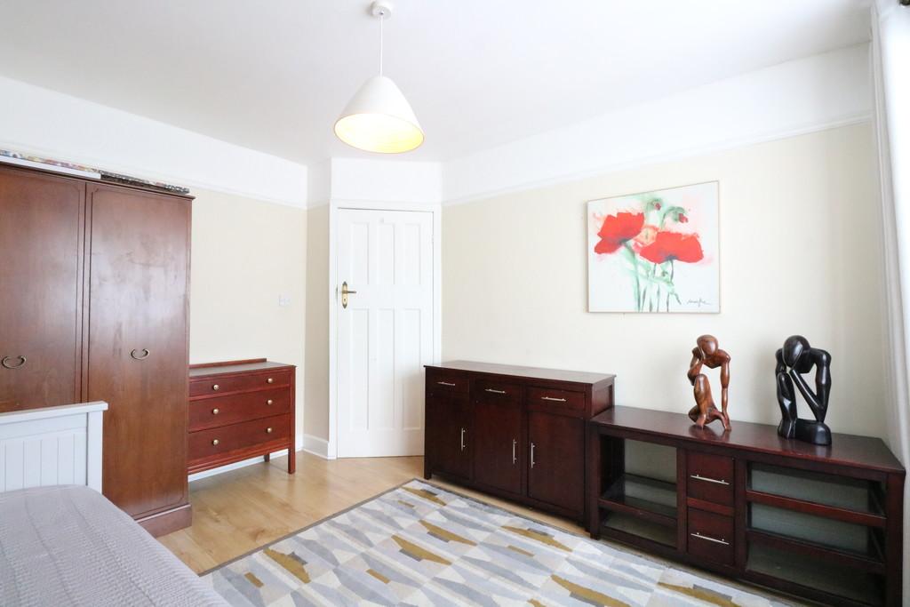 St. Andrews Road, London 1 bed apartment £1,550 pcm (£358 pw)