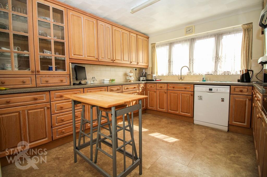 West End, Old Costessey, Norwich 4 bed chalet £400,000