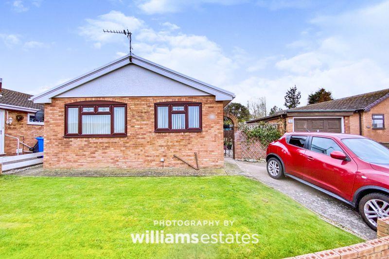 Dwyfor Court, Prestatyn 2 bed detached bungalow £169,995