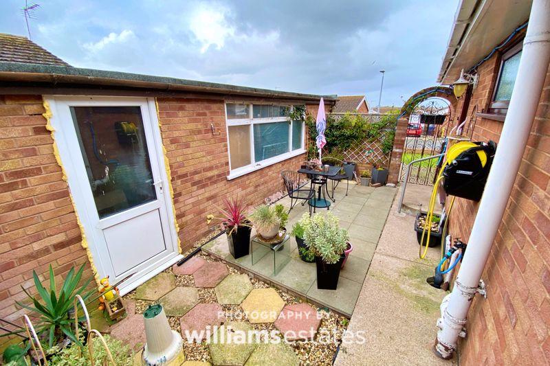 Dwyfor Court, Prestatyn 2 bed detached bungalow £169,995