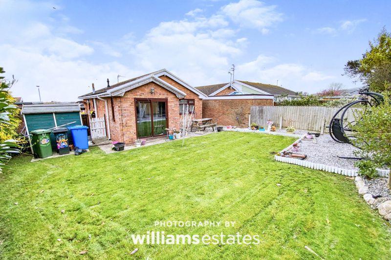 Dwyfor Court, Prestatyn 2 bed detached bungalow £169,995