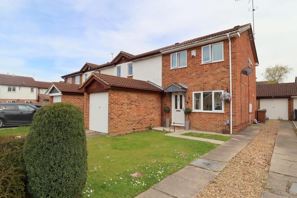 Harlestone Close, Barton Hills, Luton, Bedfordshire, LU3 4DW 2 bed end