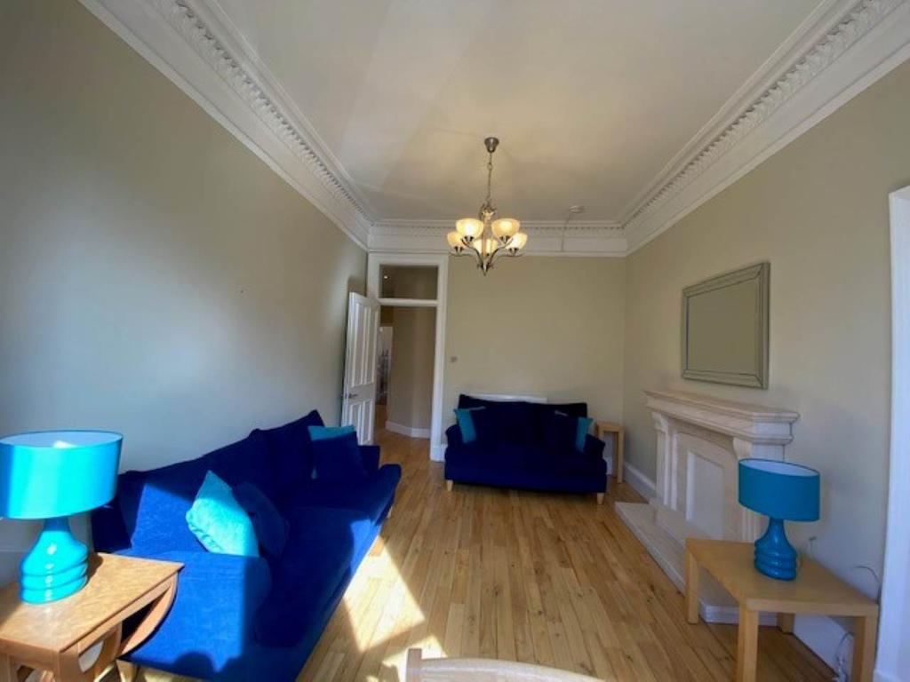 Comely Bank Grove, Stockbridge, Edinburgh 2 bed flat £1,195 pcm (£276 pw)