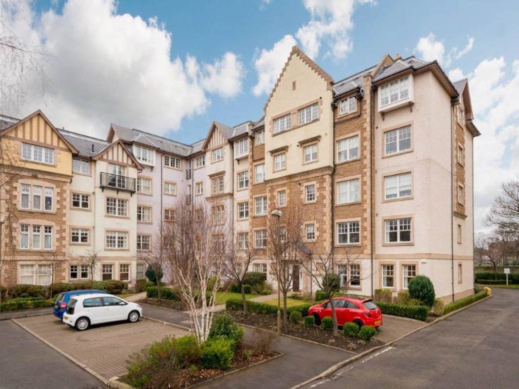 New Cut Rigg, Trinity, Edinburgh 2 bed flat £1,050 pcm (£242 pw)