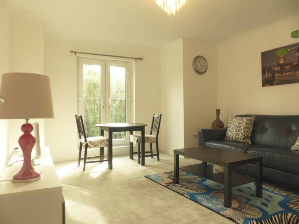 Stanwell Street, Bonnington, Edinburgh 2 bed flat £1,050 pcm (£242 pw)