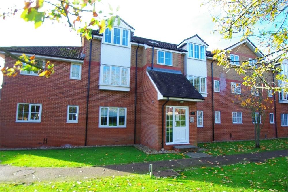 Holm Oak Park, Hagden Lane, WATFORD... 1 bed flat £1,100 pcm (£254 pw)