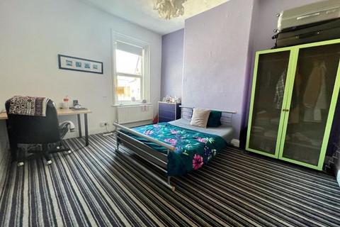 6 bedroom house to rent, Rothbury Terrace, Newcastle Upon Tyne NE6