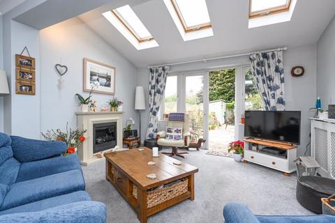 3 bedroom terraced house for sale, Stonebanks, Walton-On-Thames