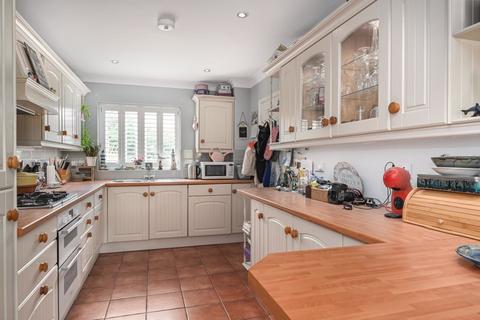 3 bedroom terraced house for sale, Stonebanks, Walton-On-Thames