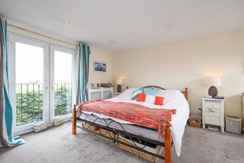 3 bedroom terraced house for sale, Stonebanks, Walton-On-Thames