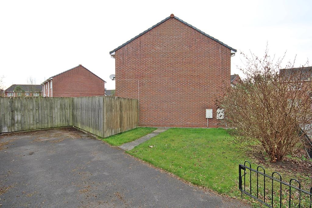 Lysander Drive, Padgate, Warrington, WA2 3 bed semidetached house £