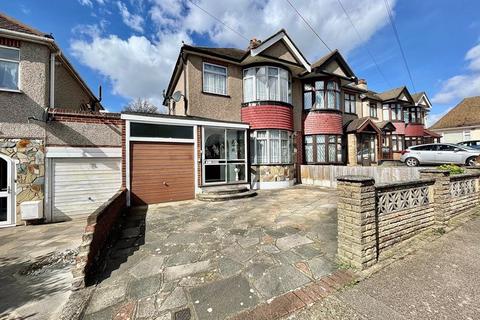 35 Blenheim Gardens, Aveley, South Ockendon, RM15 4EB