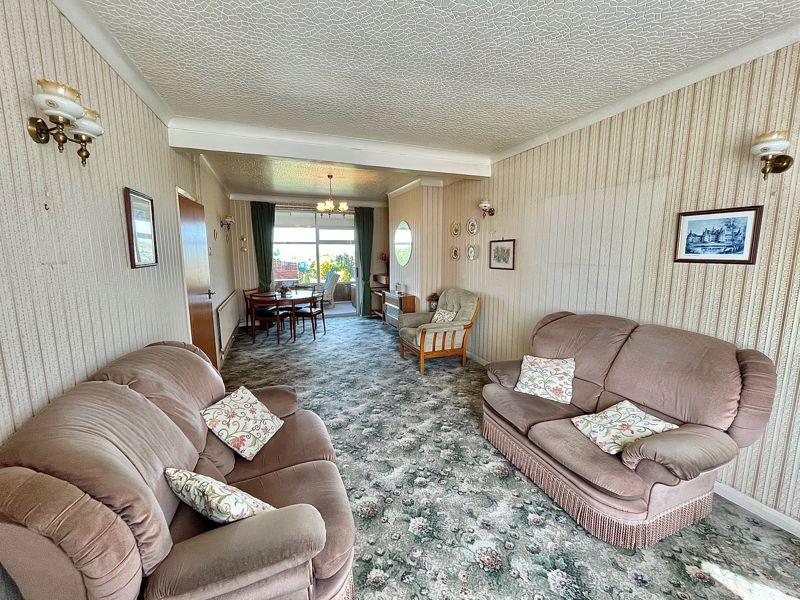 Blenheim Gardens, Aveley, Essex 3 bed semidetached house £440,000