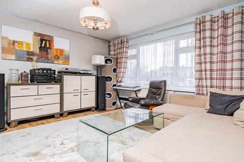 25 Shaftesbury Circle, South Harrow, Harrow, HA2 0AG
