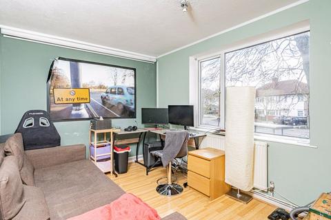 25 Shaftesbury Circle, South Harrow, Harrow, HA2 0AG